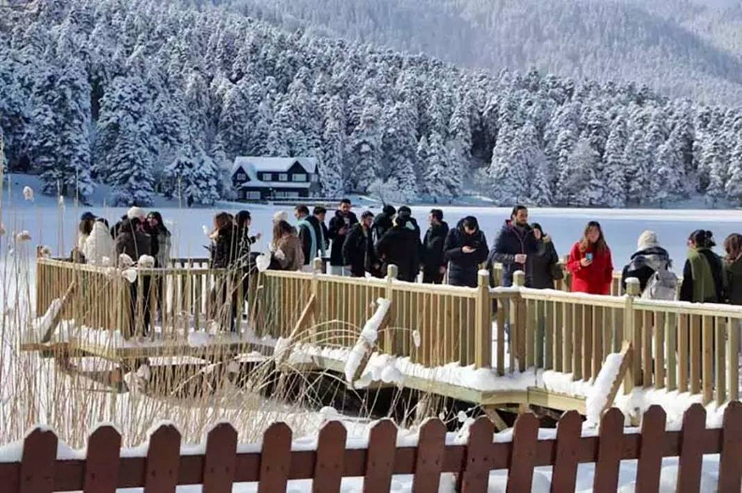 Kar yağdı, herkes oraya akın etti! Büyüleyici manzaraya şahitlik ettiler 4